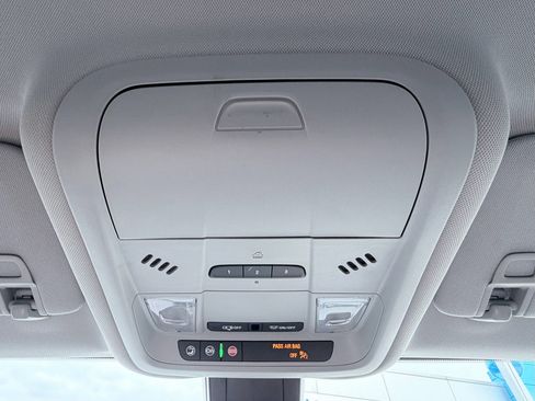 Used 2024 GMC Terrain SLT w/ Tech Package FWD image 16