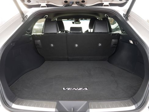 Used 2022 Toyota Venza XLE image 18