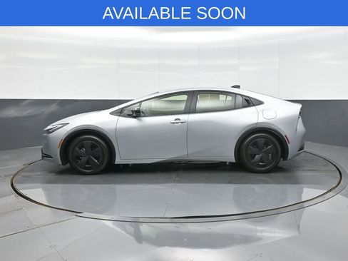 Used 2026 Toyota Prius LE FWD image 4