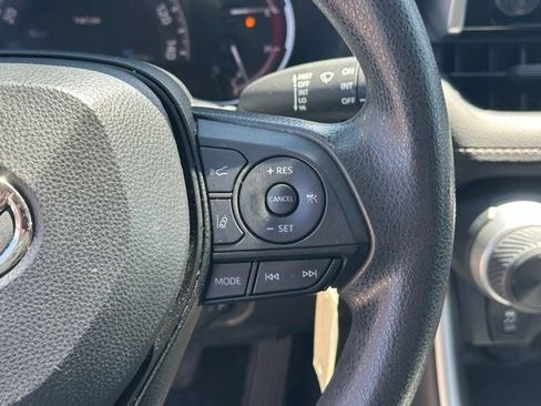 Used 2023 Toyota RAV4 LE AWD/4WD image 5