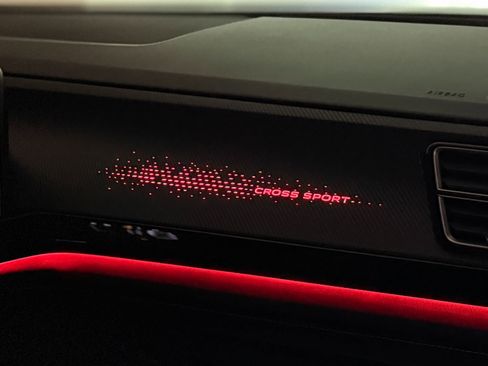 Used 2025 Volkswagen Atlas Cross Sport SEL R-Line image 21