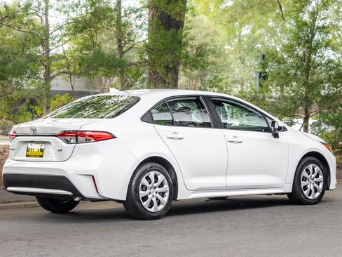 Used 2021 Toyota Corolla LE FWD image 52