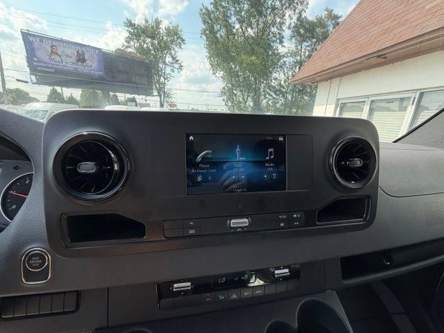 Used 2024 Mercedes-Benz Sprinter 3500 image 15