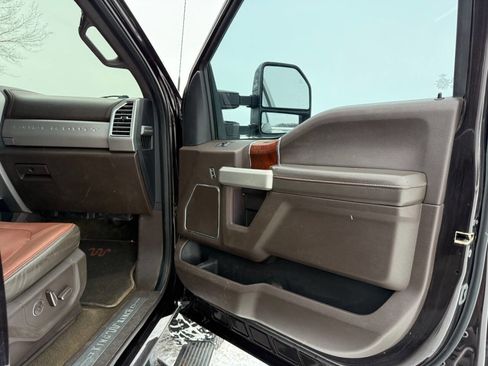 Used 2018 Ford F250 King Ranch w/ King Ranch Ultimate Package image 19