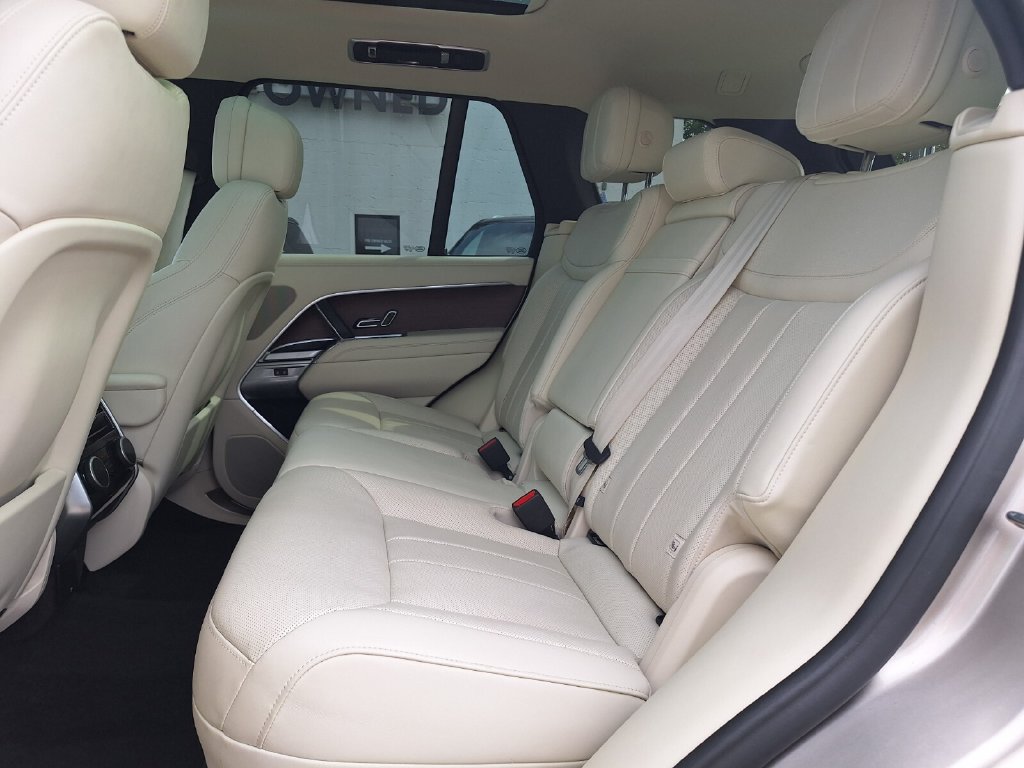 Used 2025 Land Rover Range Rover SE AWD/4WD image 24