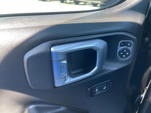 Used 2018 Jeep Wrangler Unlimited Sport S AWD/4WD image 32