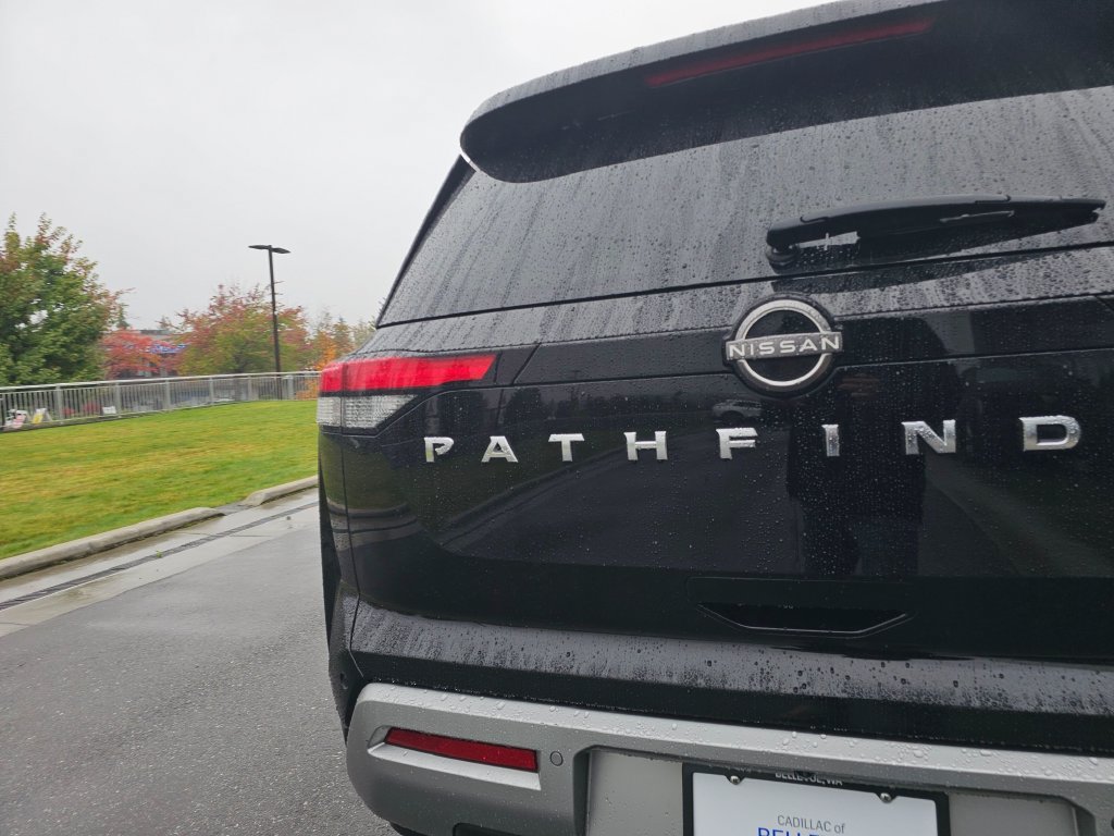 Used 2022 Nissan Pathfinder SL AWD/4WD image 16