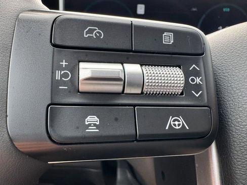 Used 2025 Hyundai Santa Fe Limited AWD/4WD image 17