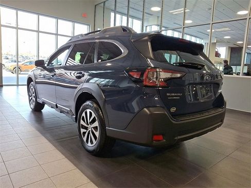 Certified 2025 Subaru Outback Premium image 4