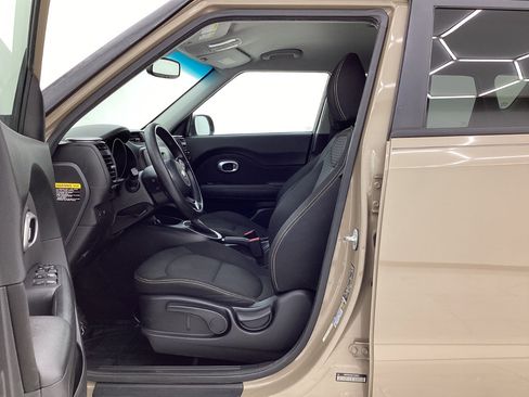 Used 2015 Kia Soul + FWD image 14