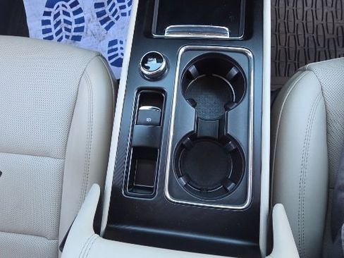 Used 2025 Lincoln Corsair FWD w/ Equipment Group 101A image 18