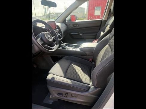 Used 2025 Nissan Pathfinder SV FWD image 20
