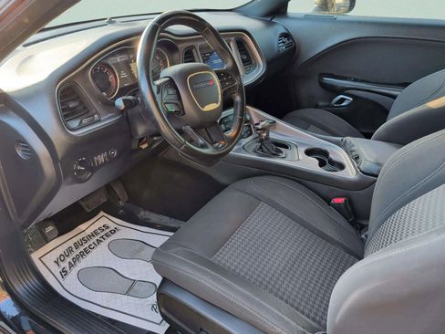 Used 2019 Dodge Challenger SXT image 28