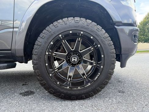 Used 2022 RAM 1500 Laramie AWD/4WD image 29