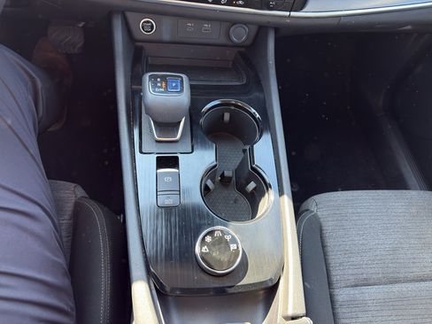 Used 2021 Nissan Rogue SV image 14