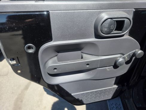 Used 2009 Jeep Wrangler Unlimited X image 9