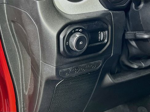 Used 2025 Jeep Wrangler Sport AWD/4WD image 10