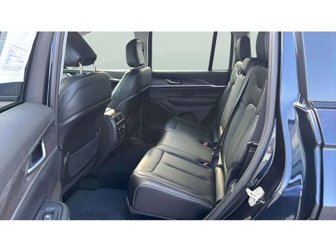 Used 2023 Jeep Grand Cherokee Limited image 11