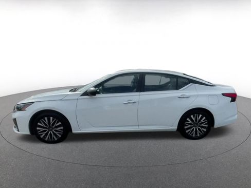 Used 2025 Nissan Altima 2.5 SV image 9