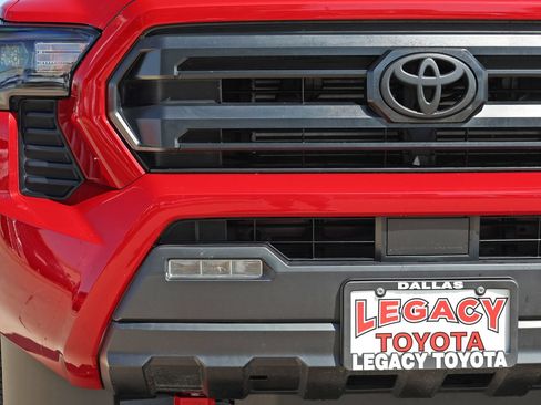 Used 2025 Toyota Tacoma SR5 AWD/4WD image 10