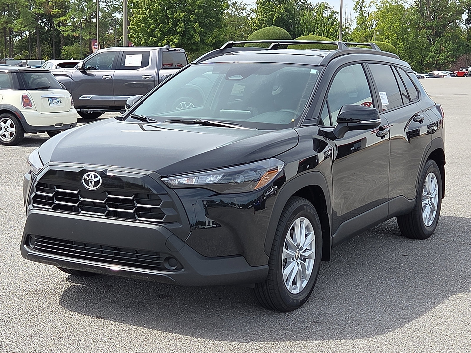 New 2026 Toyota Corolla Cross LE w/ Moonroof Package FWD image 2