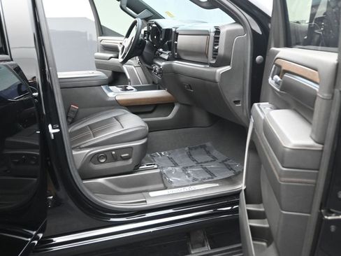 Used 2024 Chevrolet Silverado 2500 High Country w/ Midnight Edition AWD/4WD image 19