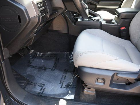Certified 2025 Toyota Tacoma SR5 AWD/4WD image 15