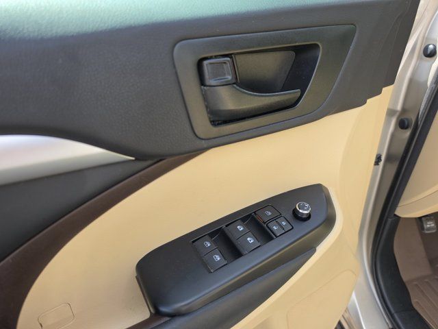 Used 2014 Toyota Highlander Plus AWD/4WD image 23