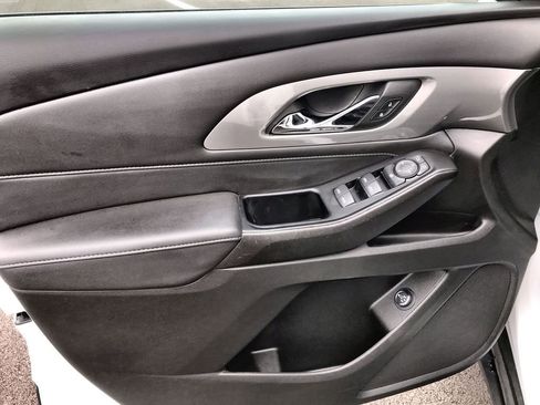 Used 2023 Chevrolet Traverse LT image 13