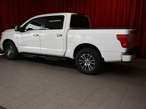 Used 2021 Nissan Titan SV w/ SV Convenience Package image 6