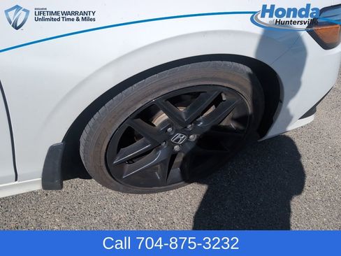Used 2023 Honda Civic Sport image 9