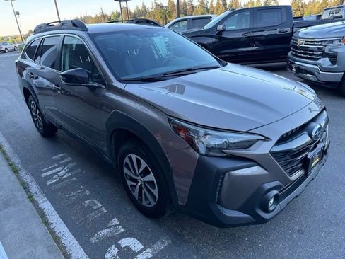 Used 2024 Subaru Outback Premium AWD/4WD image 1