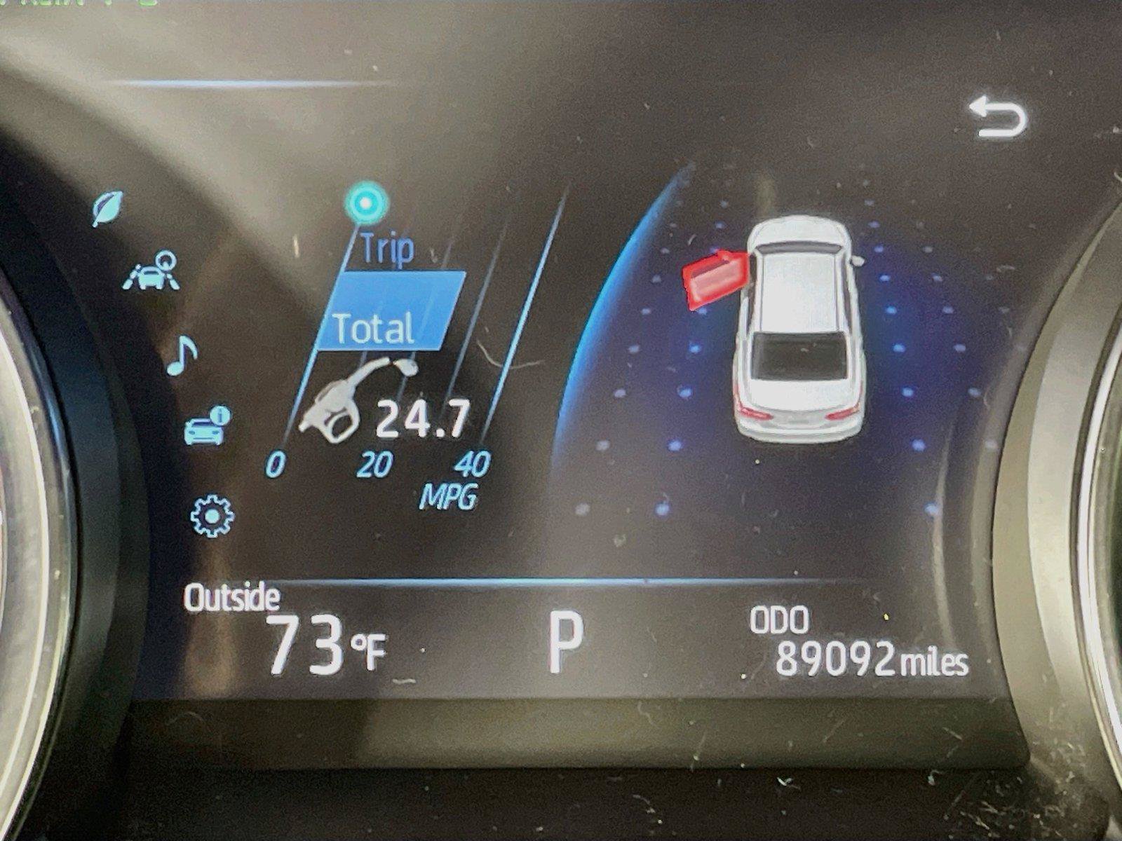 Used 2018 Toyota Camry XLE FWD image 13