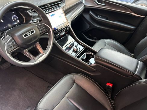 Used 2023 Jeep Grand Cherokee L Limited w/ Black Appearance Package image 11