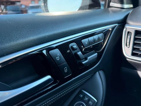 Used 2018 INFINITI QX30 Premium w/ Navigation Package AWD/4WD image 28