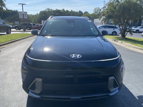 Used 2024 Hyundai Kona Limited FWD image 2