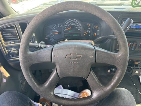 Used 2003 Chevrolet Silverado 2500 2WD Crew Cab image 9