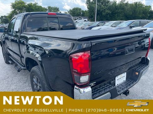 Used 2022 Toyota Tacoma SR5 w/ SR5 Appearance Package (SM) AWD/4WD image 31