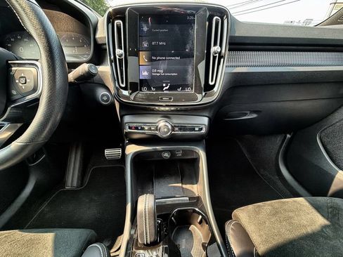 Used 2021 Volvo XC40 T5 R-Design AWD/4WD image 24