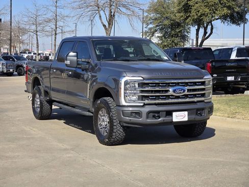 Used 2024 Ford F250 Lariat w/ FX4 Off-Road Package image 4