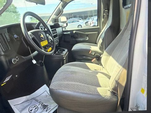 Used 2019 Chevrolet Express 2500 RWD image 8