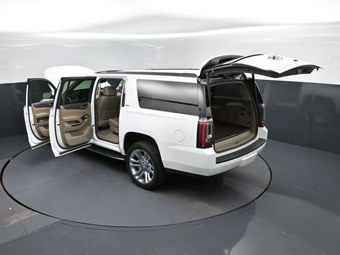 Used 2020 GMC Yukon XL SLT w/ Premium Edition image 2