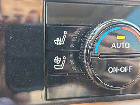 Used 2024 Nissan Pathfinder Platinum w/ Cargo Package image 19