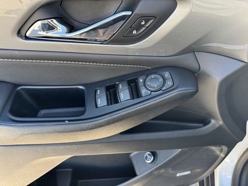 Used 2023 Chevrolet Traverse LT w/ LT Premium Package image 16