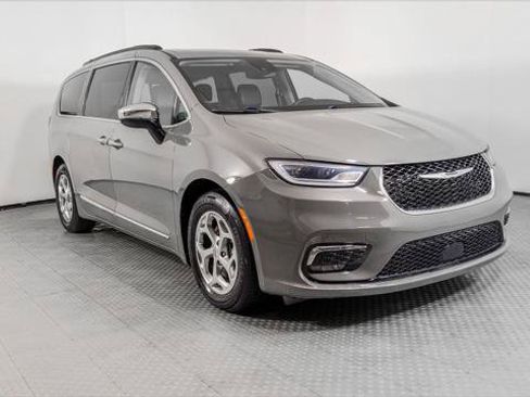 Used 2023 Chrysler Pacifica Limited FWD image 11