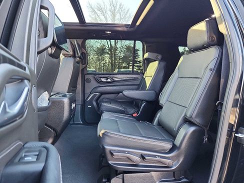 Used 2024 GMC Yukon XL Denali w/ Denali Reserve Package AWD/4WD image 10