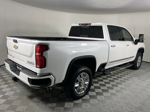 Used 2024 Chevrolet Silverado 2500 High Country w/ High Country Premium Package image 7