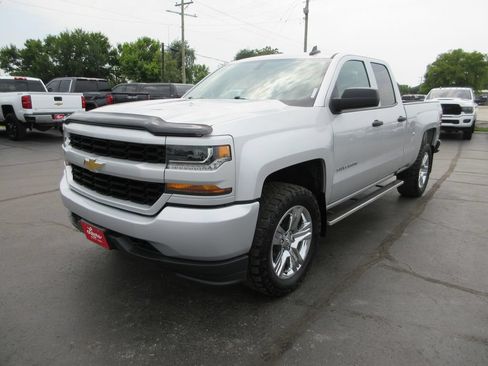 Certified 2019 Chevrolet Silverado 1500 Custom w/ Custom Convenience Package AWD/4WD image 10