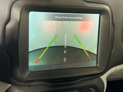 Used 2022 Jeep Renegade Latitude AWD/4WD image 14
