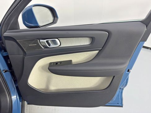 Used 2023 Volvo XC40 B5 Ultimate image 45